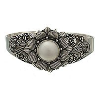 Pearl bracelet,