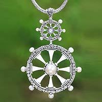 Pearl pendant necklace,