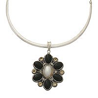 Pearl and onyx choker,