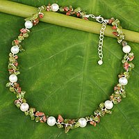 Cultured pearl and peridot beaded choker,