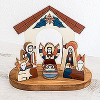 Pinewood nativity scene Holy Family El Salvador