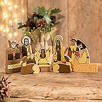 Pinewood nativity scene Christmas Gift 11 pieces El Salvador