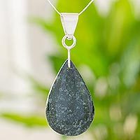Jade pendant necklace,