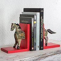 Pinewood bookends Little Red Horse of Knowledge pair Guatemala