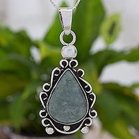 Jade pendant necklace,