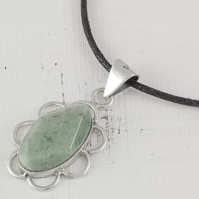 Jade pendant necklace, Rhombus Flower
