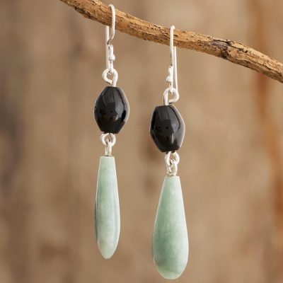Jade dangle earrings, Style of the Maya