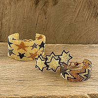 Beaded wristband friendship bracelets, 'Stars in Gold and Black' (set of 3) - Star-Themed Beaded Wristband Friendship Bracelets (Set of 3)