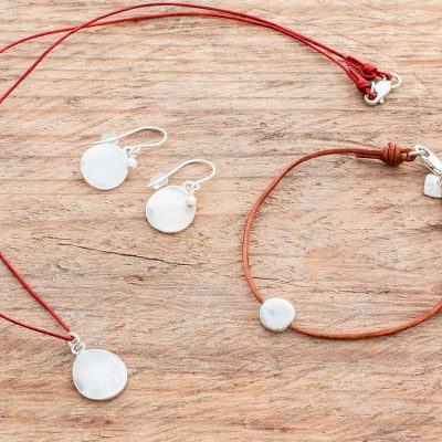 Fine silver and cultured pearl jewelry set, 'Bohemian Beauty' (3 pieces) - Leather and Fine Silver Jewelry Set