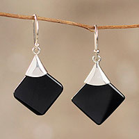 Obsidian dangle earrings Synthesis Peru