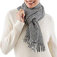 100% alpaca scarf Black and White Peru