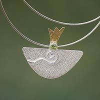 Gold accent peridot pendant necklace,
