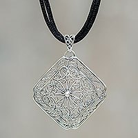 Sterling silver flower necklace,