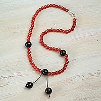 Carnelian and agate beaded necklace,