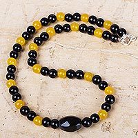 Agate and obsidian beaded necklace,