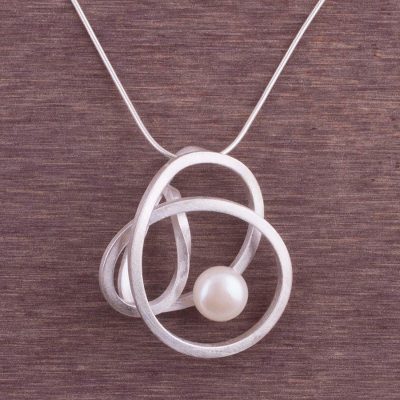 Cultured pearl pendant necklace, Amazon Nest