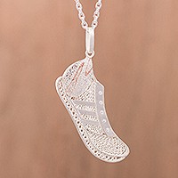 Sterling silver filigree pendant necklace,