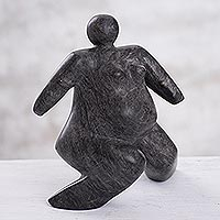 Huamanga stone sculpture, 'Beauty of Pregnancy' - Pregnant Woman Huamanga Stone Sculpture in Black from Peru