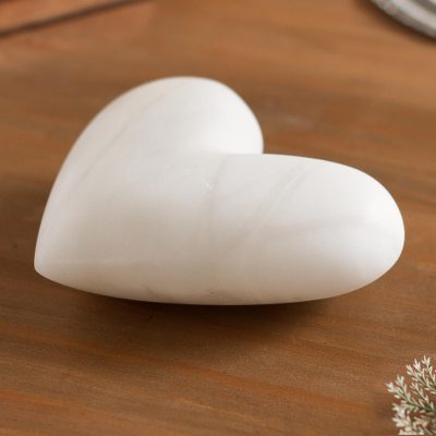Huamanga stone figurine, Grey-Veined Heart