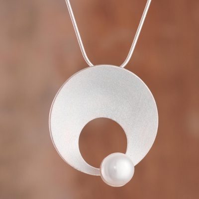Cultured pearl pendant necklace, Pearl Moon in White