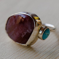 Agate and turquoise cocktail ring, 'Perseverant Destiny' - Modern Natural Red Agate and Turquoise Cocktail Ring