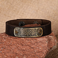 Men's leather and brass pendant bracelet, 'Infinite Harmony' - Men's Leather Bracelet with Sun-Themed Brass Pendant