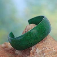 Leather cuff bracelet, 'Annula in Green' - Handcrafted Modern Leather Cuff Bracelet