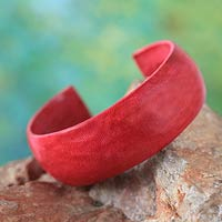 Leather cuff bracelet, 'Annula in Red' - Leather Cuff Bracelet