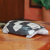 Wood decorative box Tortoise Wisdom large Ghana