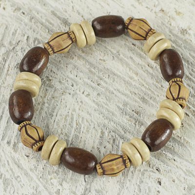 Wood and recycled plastic beaded stretch bracelet, Wuoezor