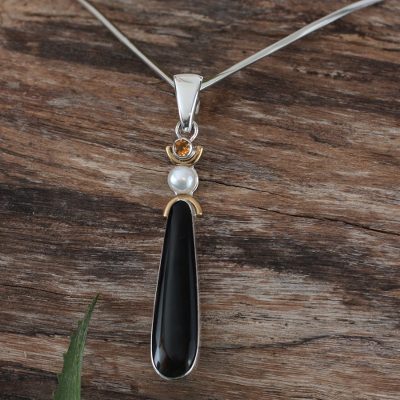 Pearl and obsidian choker, Wishes