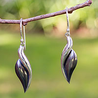Silver dangle earrings, Sinuous