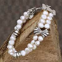 Pearl beaded bracelet,