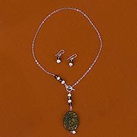 Pearl and agate jewelry set,