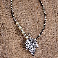 Cultured pearl pendant necklace,