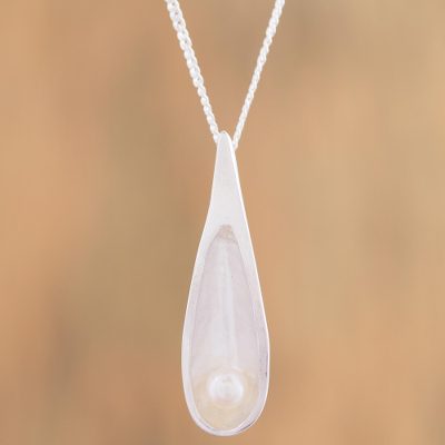 Cultured Akoya pearl pendant necklace, Tender Envelope