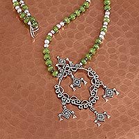 Cultured pearl and agate beaded pendant necklace,