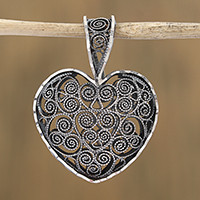 Sterling silver filigree pendant,