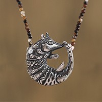 Agate beaded pendant necklace,