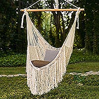 Cotton hammock swing, 'Sea Breezes in Ivory' - Ivory Fringed Cotton Rope Mayan Hammock Swing from Mexico
