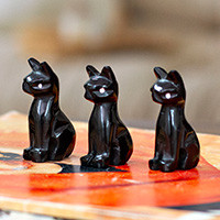 Marble figurines, 'Purrs at Night' (set of 3) - Dark-Palette Hand-Carved 3-Piece Cat Marble Figurine Set
