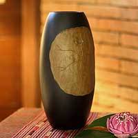 Mango wood vase,