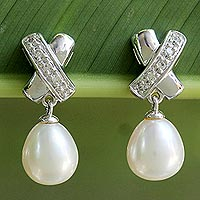 Pearl dangle earrings Cross My Heart Thailand