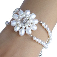 Pearl floral bracelet White Chrysanthemum Thailand