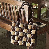 Coconut shell handbag Natural Chic Thailand