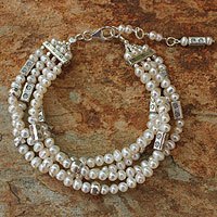 Cultured pearl beaded bracelet,