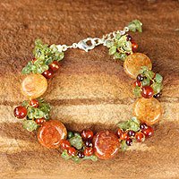 Carnelian and peridot beaded bracelet,