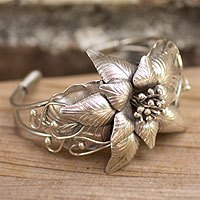 Silver flower bracelet,