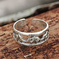Sterling silver toe ring, 'Elephant Walk' - Thai Elephants Sterling Silver Toe Ring