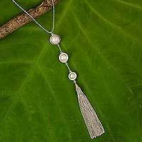 Cultured pearl pendant necklace,
